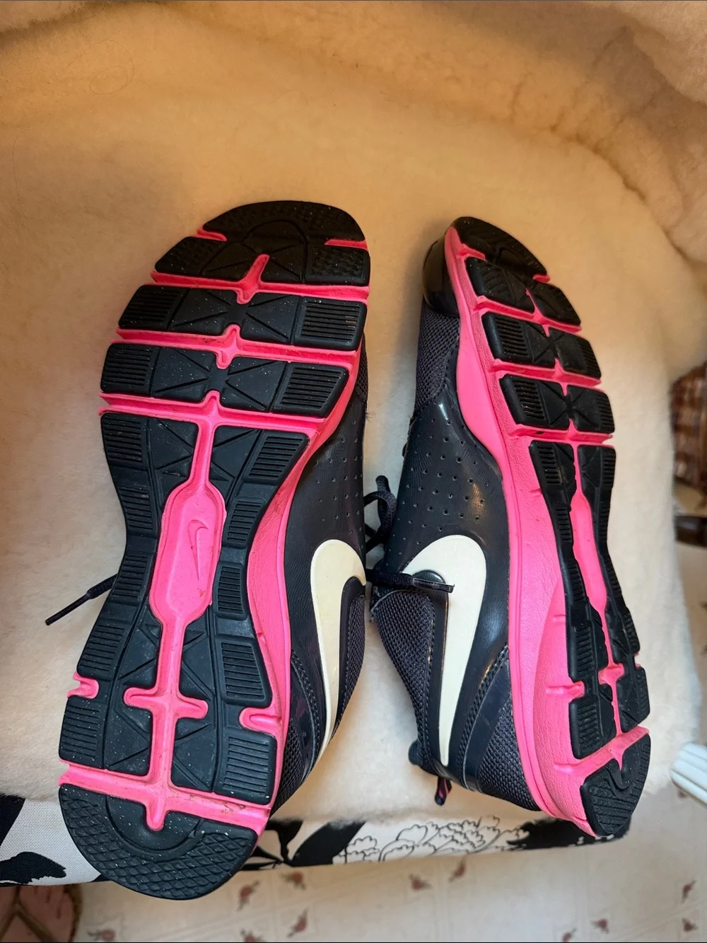Nike Women's Black & Pink Training Sneakers - Picture 3 of 6